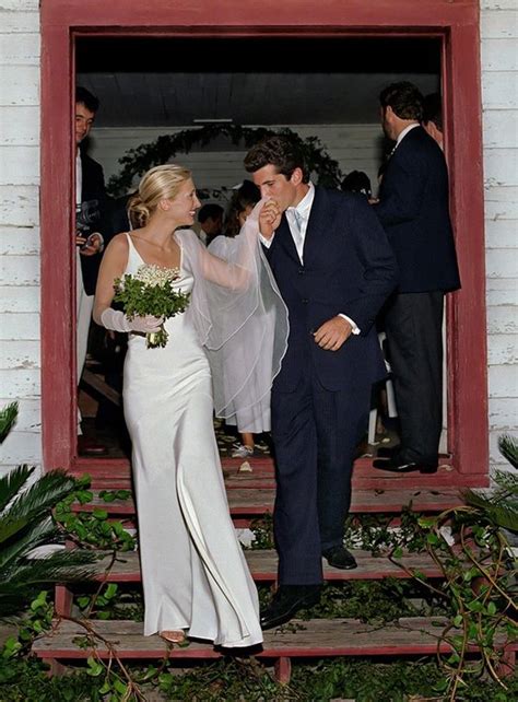 carolyn bessette jr wedding dress.